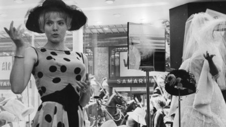 Still from Cléo from 5 to 7